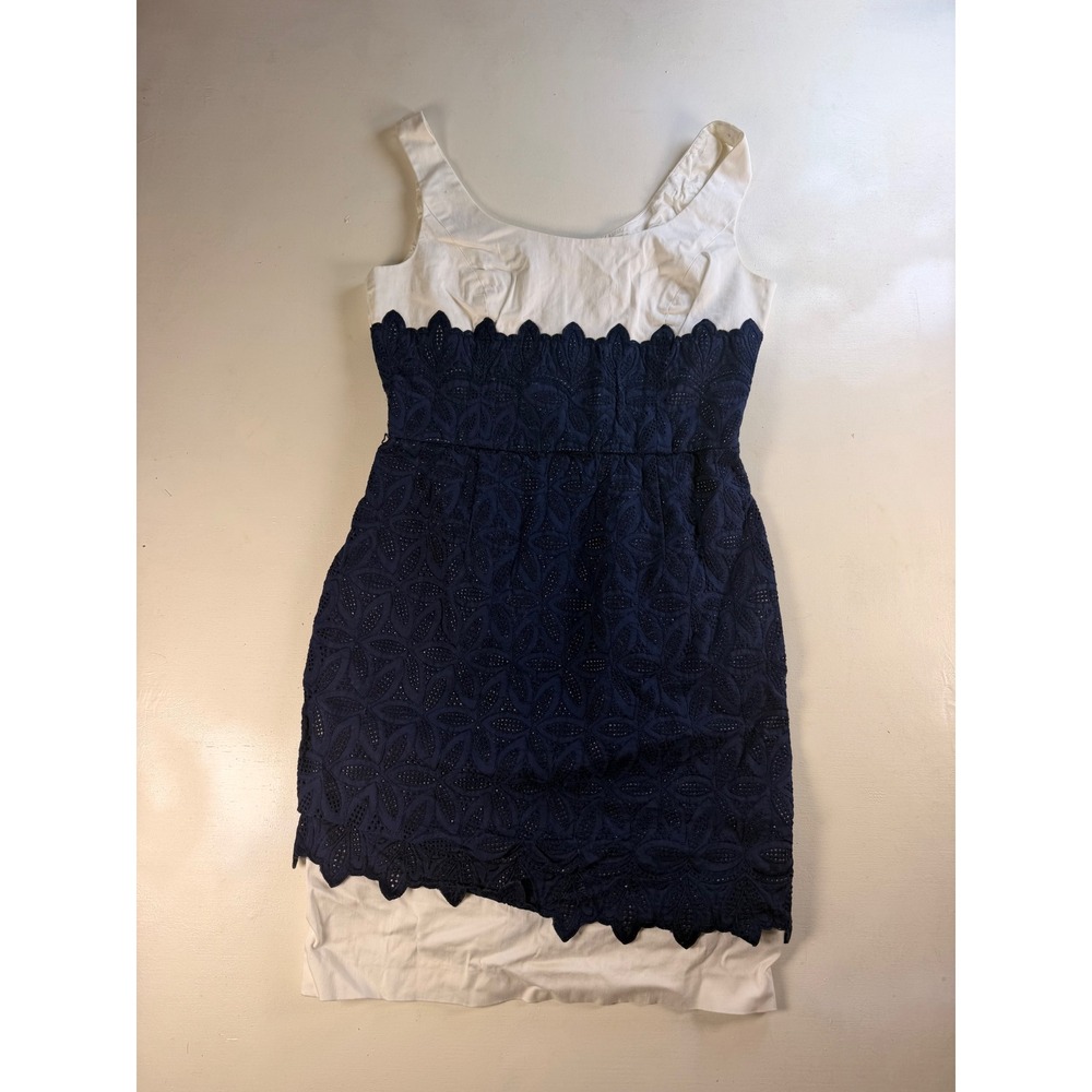 Maggy London Dress Womens 6 White Navy Blue Excellent Eyelet Lace Scalloped Hem